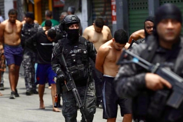 В Рио-де-Жанейро идут уличные бои: взрывы и десятки погибших