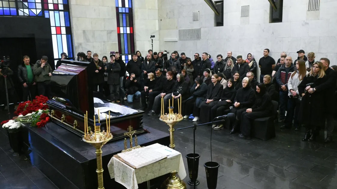 Как прошло прощание со звездой «Полицейского с Рублёвки» Романом Поповым