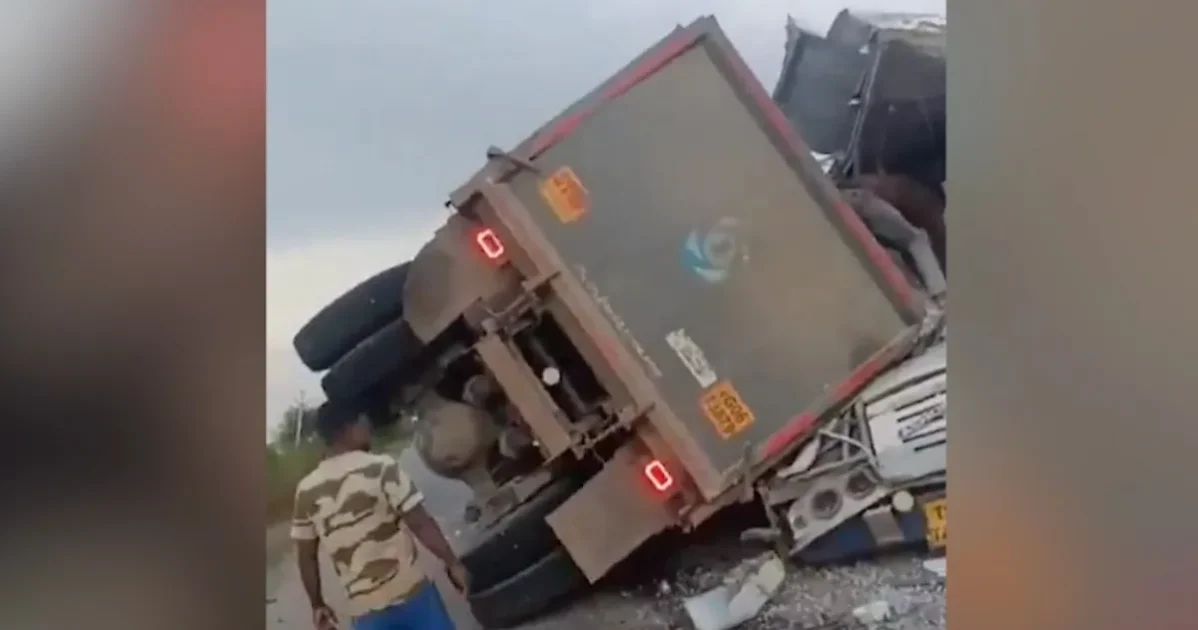 Пассажиры автобуса задохнулись насмерть в Индии Пассажиры автобуса задохнулись насмерть в Индии