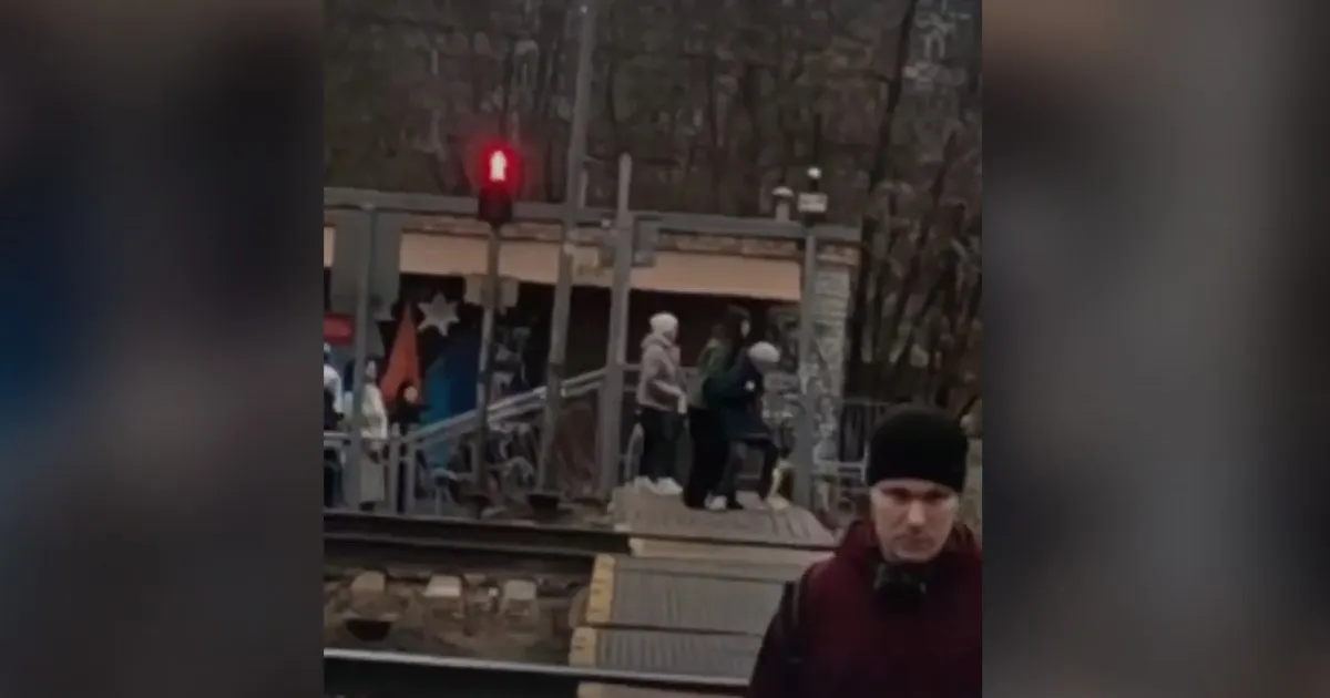 Девушка спасла пенсионерку от гибели в Королеве Девушка спасла пенсионерку от гибели в Королеве