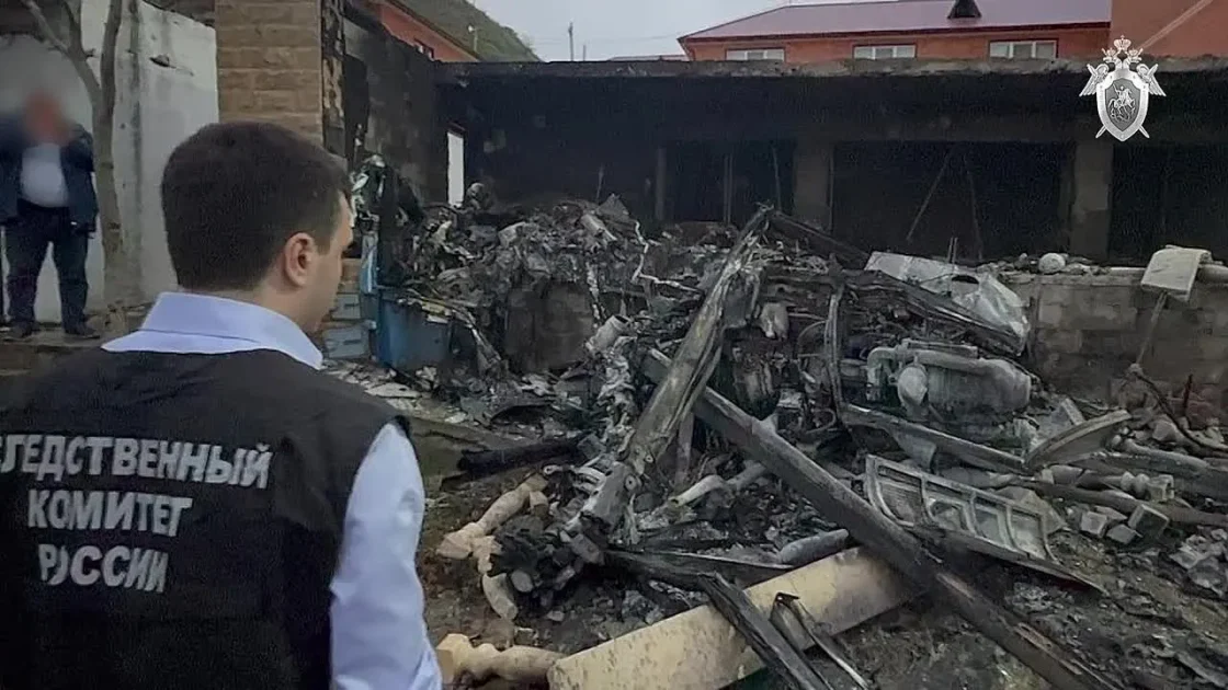 Вертолет в Дагестане упал на дом Вертолет в Дагестане упал на дом