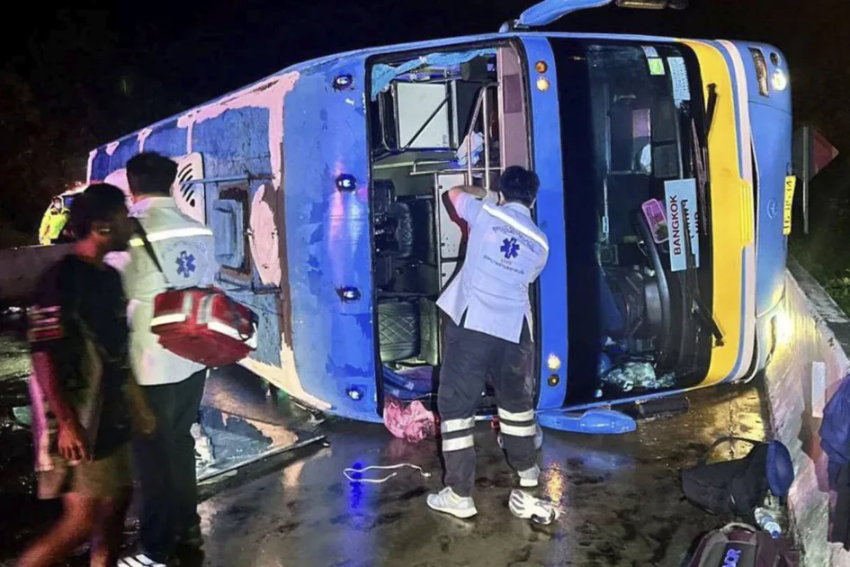 В Таиланде перевернулся автобус с туристами