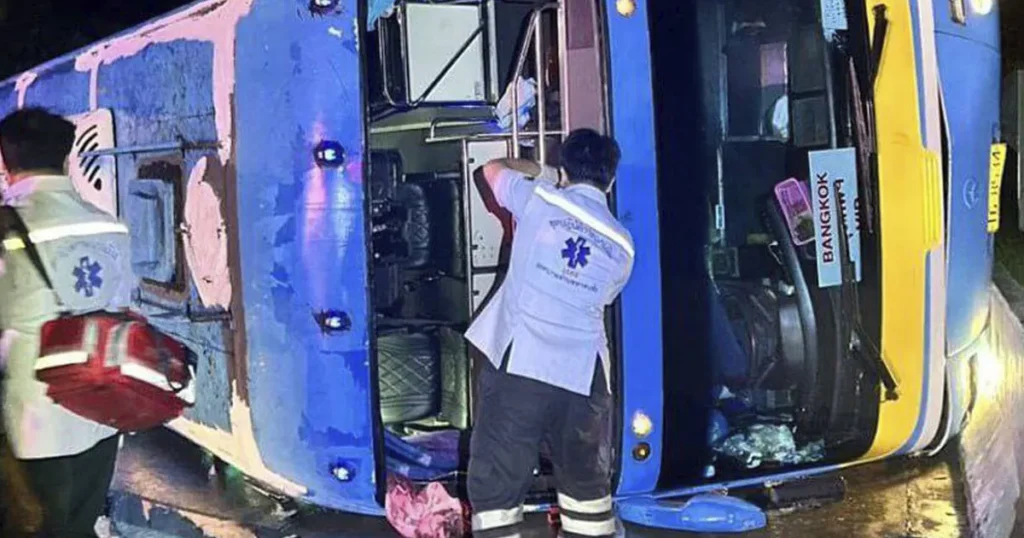 В Таиланде перевернулся автобус с туристами