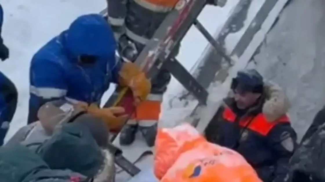 В МЧС Камчатки рассказали, как выжил попавший под лавину мужчина