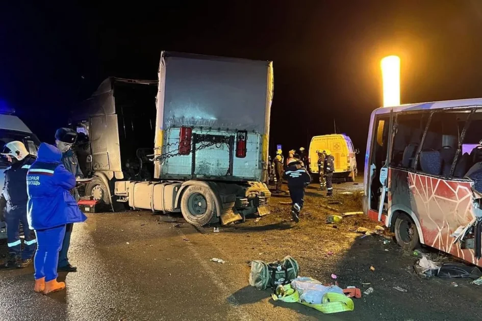 Семь человек погибли в ДТП в Пермском крае Семь человек погибли в ДТП в Пермском крае