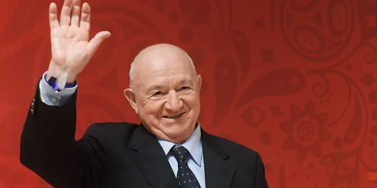 Ушел из жизни легендарный футболист и тренер Никита Симонян Ушел из жизни легендарный футболист и тренер Никита Симонян