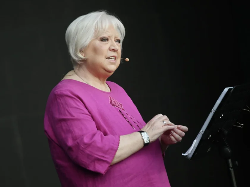 Борющаяся с онкологией Светлана Крючкова появилась на публике