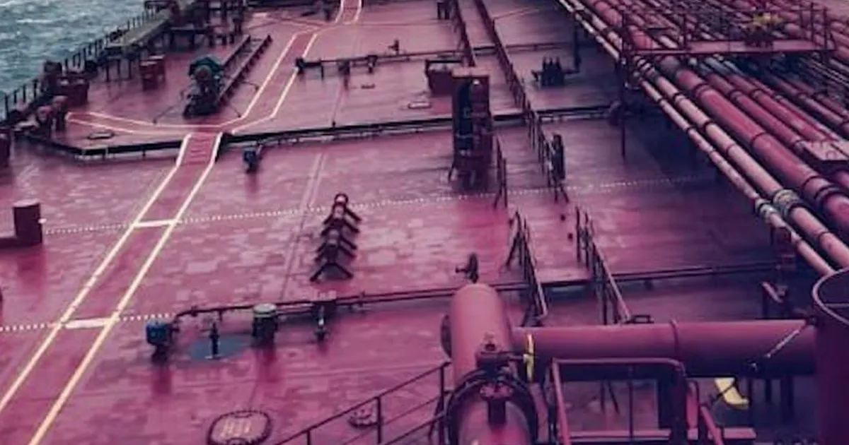 Российские моряки оказались заблокированы на судне в порту Ирана