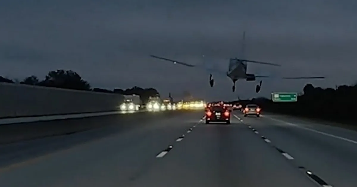 Самолет протаранил автомобиль во время аварийной посадки во Флориде