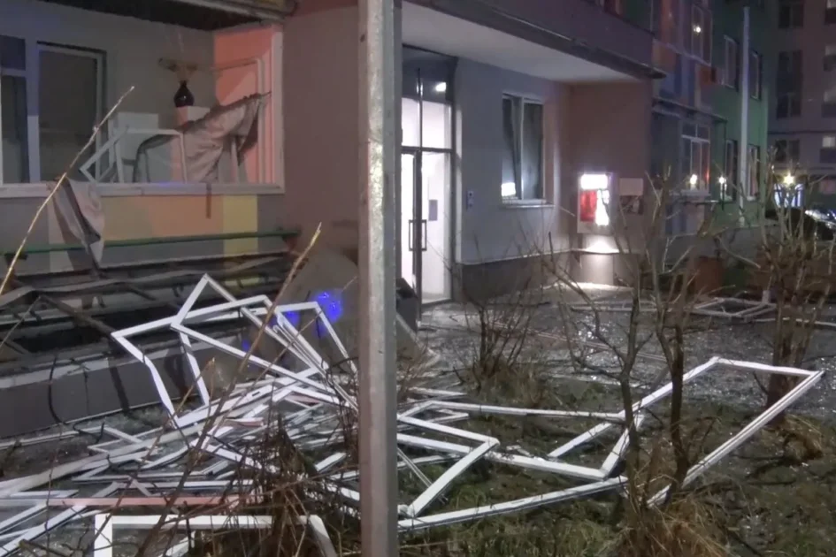 Украинский дрон пробил этаж жилого многоэтажного дома в Твери Украинский дрон пробил этаж жилого многоэтажного дома в Твери