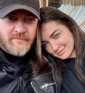 Уехавший из России Кирилл Сафонов проводит время в Израиле с молодой красавицей