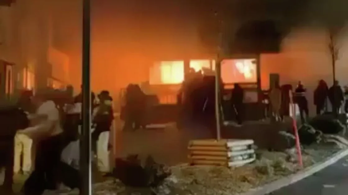 Очевидицы ЧП на курорте в Швейцарии рассказали, как начался пожар