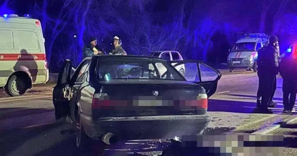 Автомобиль врезался в остановку с людьми на Кубани