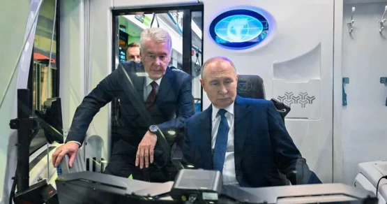 Путину показали первый в России беспилотный поезд метро