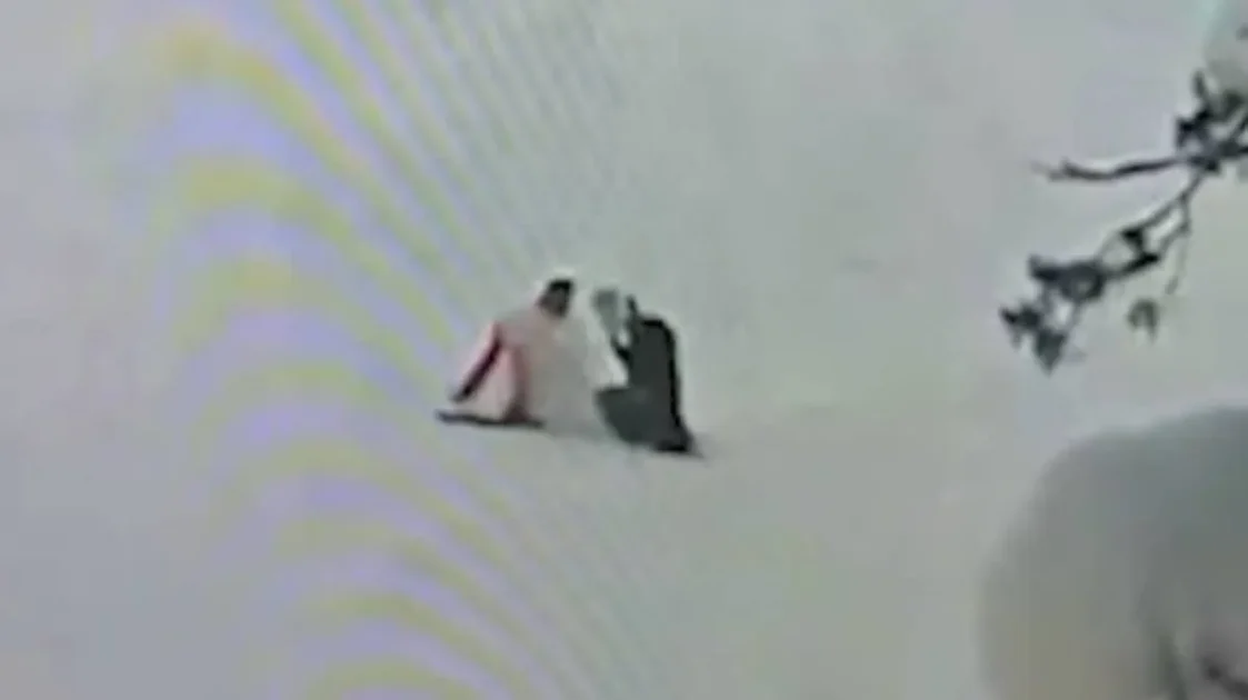 В Екатеринбурге мужчина избил ребенка на горке