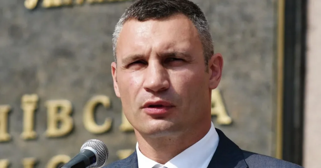 Кличко заявил, что Киев стоит перед вопросом выживания