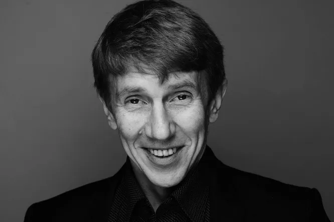 В Москве на остановке скончался 47-летний актер сериала «Кулагины»