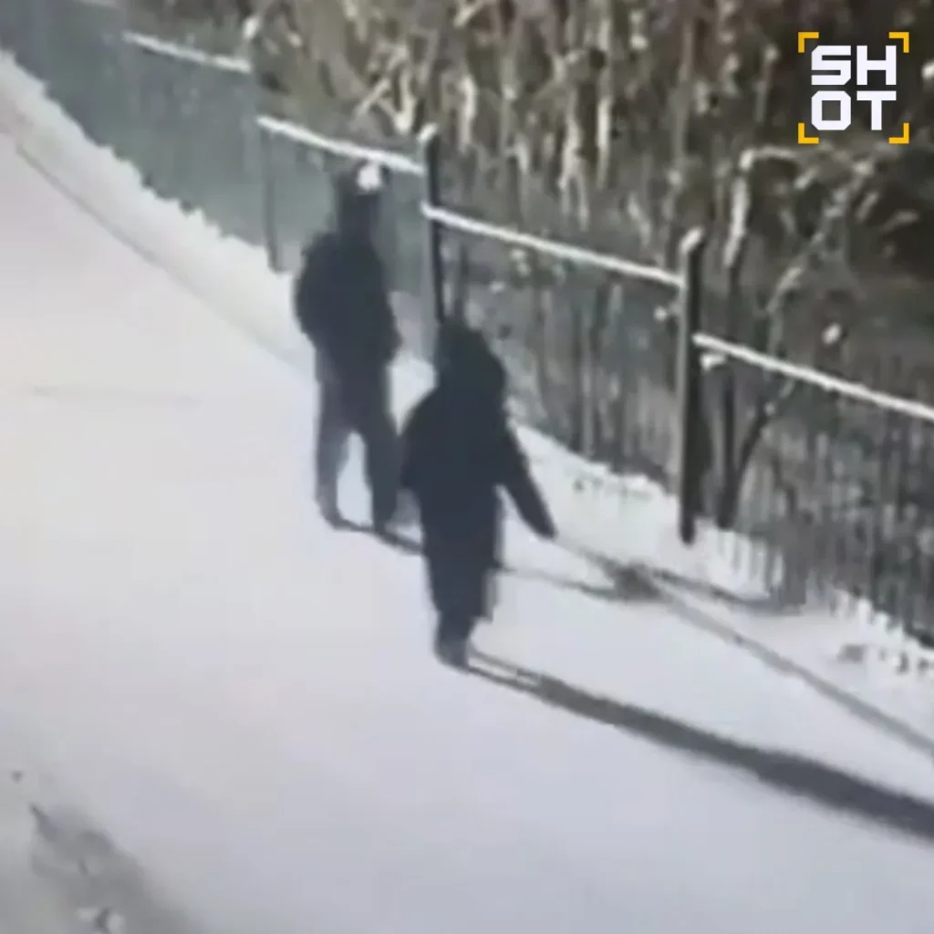 Неизвестный в капюшоне похитил 14-летнего подростка в Красноярске