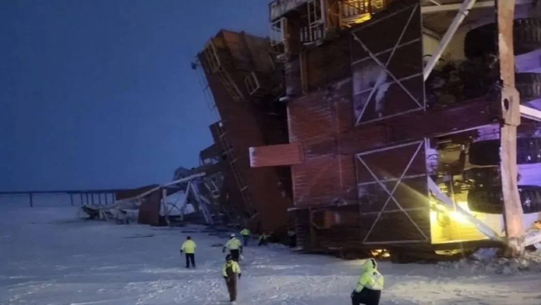 На Аляске обрушилась крупнейшая в Северной Америке буровая установка