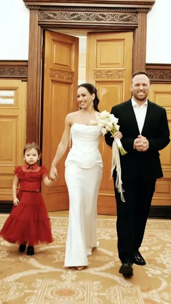 Алексей Столяров показал трогательное видео с беременной Верой Бондаревой