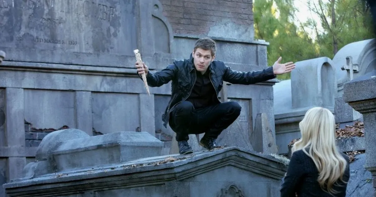 Россияне стали массово скупать осиновые колья Россияне стали массово скупать осиновые колья