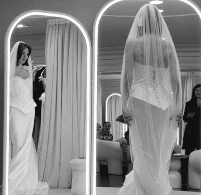 Евгения Медведева впервые поделилась кадрами в свадебном платье