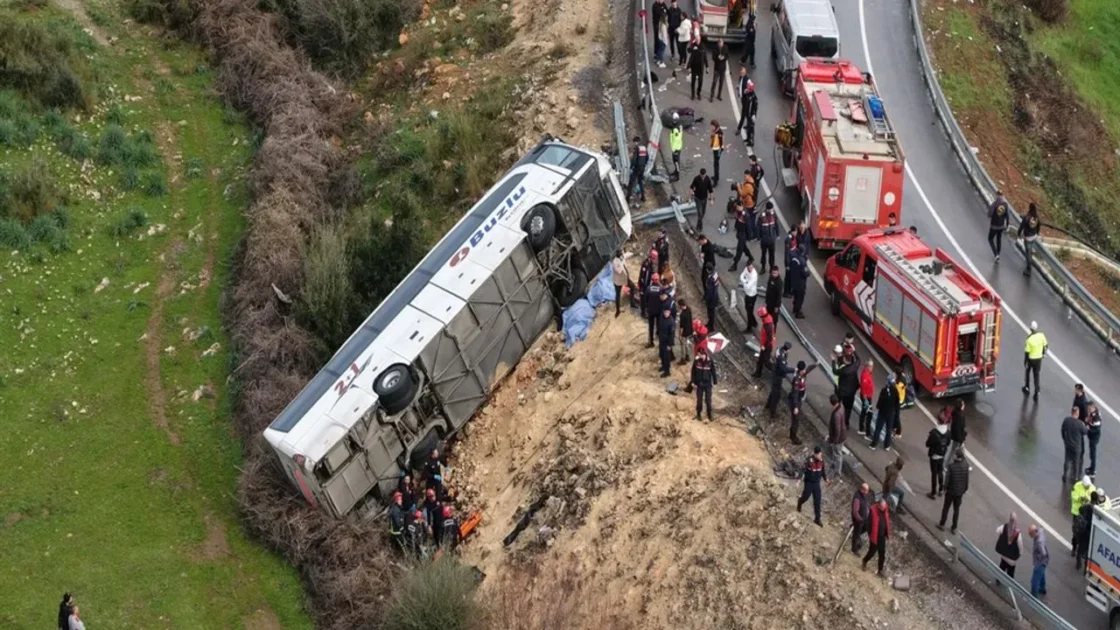 Восемь человек погибли в ДТП с автобусом в турецкой Анталье Восемь человек погибли в ДТП с автобусом в турецкой Анталье