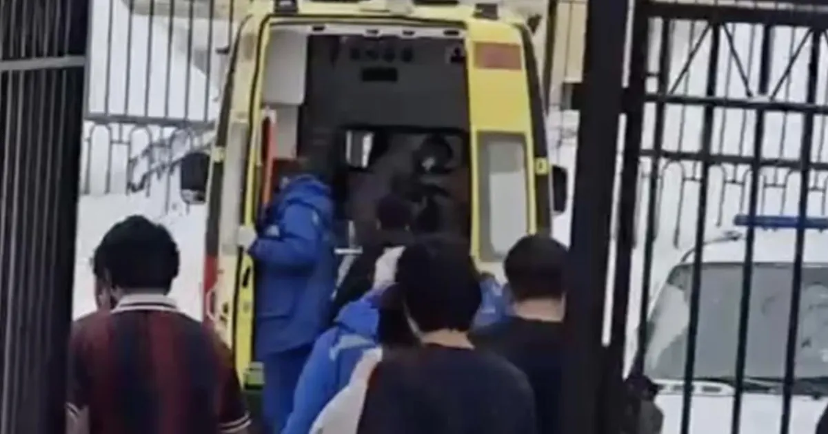 В Уфе мужчина с ножом ранил студентов и полицейских