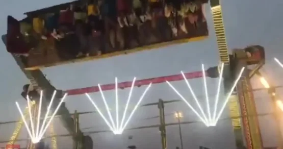 В Индии рухнул аттракцион с людьми