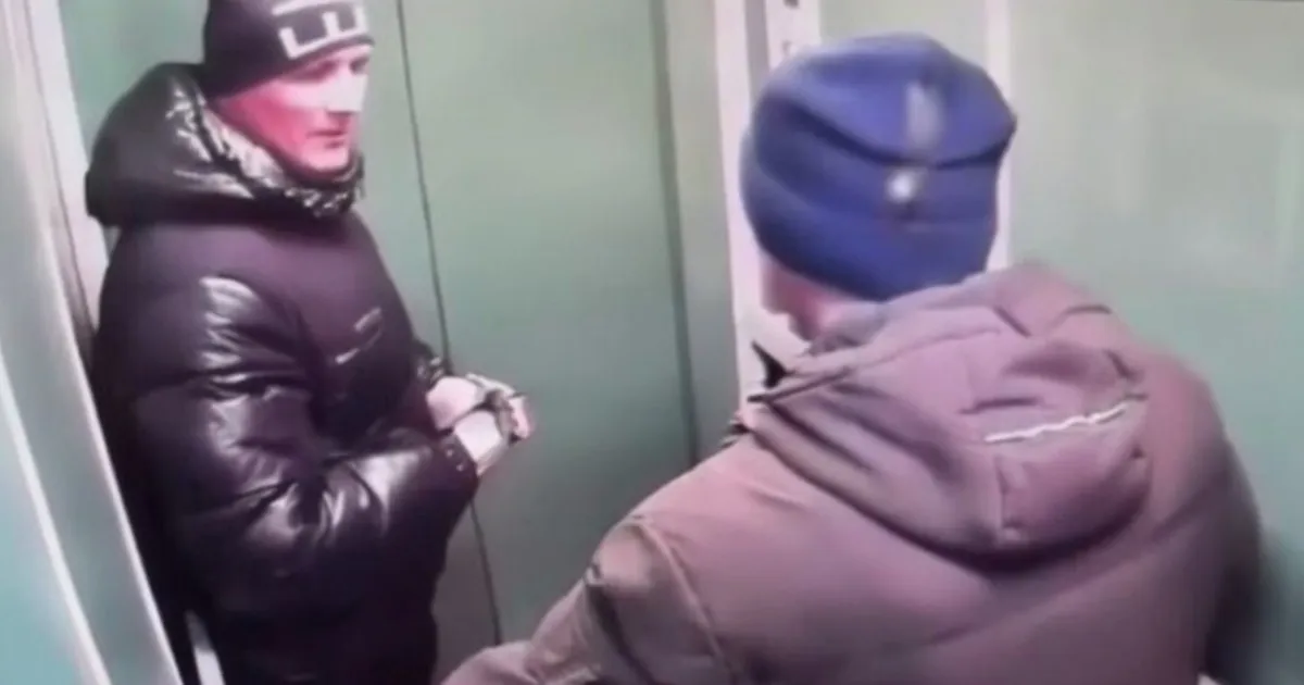 В Барнауле боксер избил юношу с инвалидностью в лифте