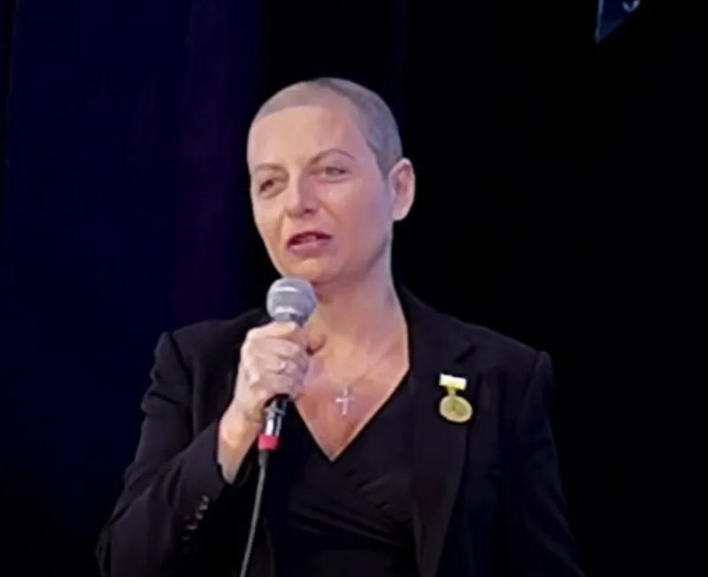 Полысевшая от химиотерапии Маргарита Симоньян впервые за долгое время появилась на публике