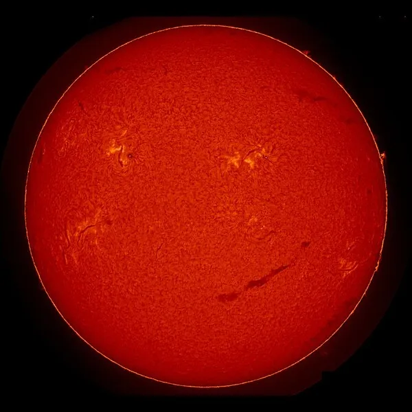 На Солнце появился большой смайлик