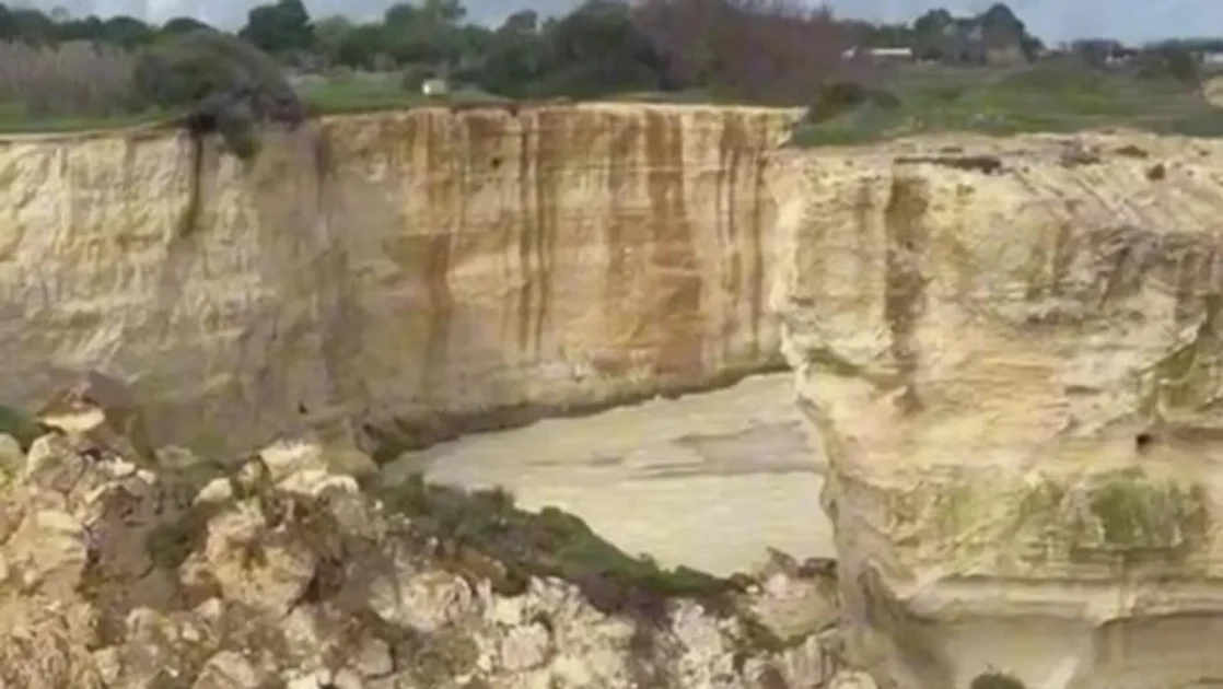 Утёс Арка влюблённых обрушился на юге Италии Утёс Арка влюблённых обрушился на юге Италии