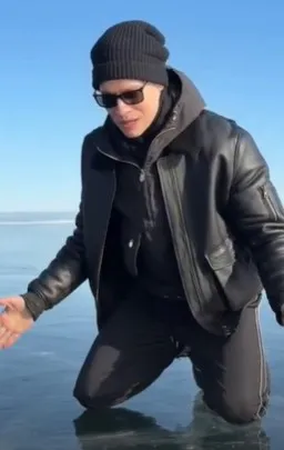 SHAMAN поделился впечатлениями от поцелуя со льдом Байкала