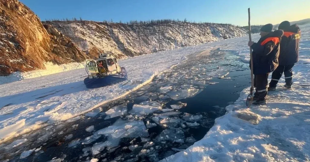 Спасатели рассказали, чем опасен в марте лед на водоемах Подмосковья