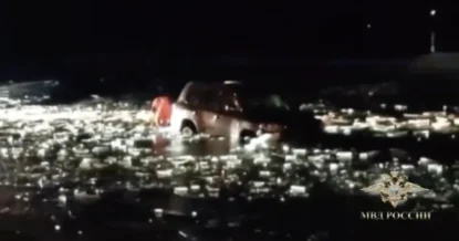 Автомобиль с женщиной и ребёнком провалился под лёд на Байкале