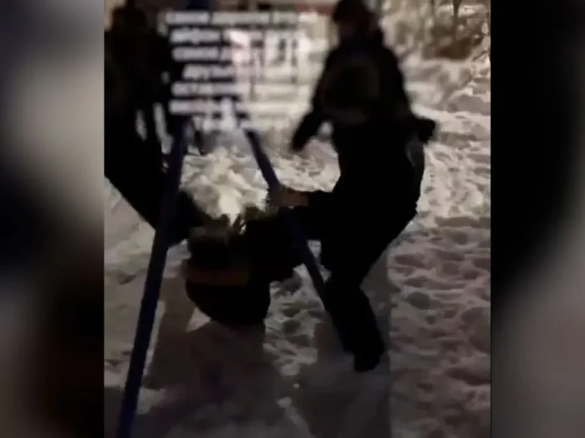 Десятки подростков начали нападать на жителей города под Москвой Десятки подростков начали нападать на жителей города под Москвой