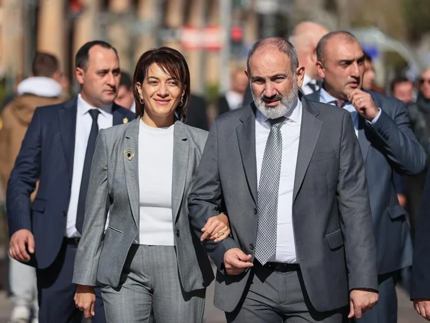 Пашинян извинился перед бывшей гражданской женой Пашинян извинился перед бывшей гражданской женой