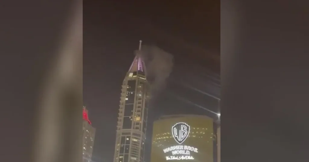 Небоскреб в Дубае получил повреждения при атаке