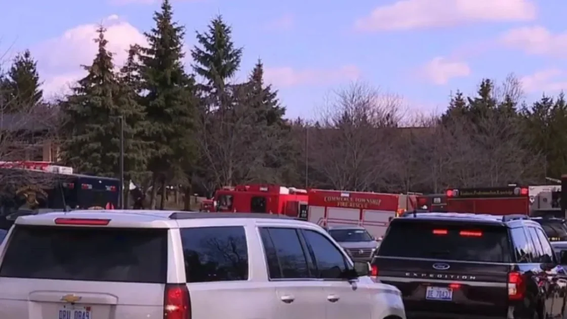 Неизвестный на авто въехал в здание синагоги в Мичигане