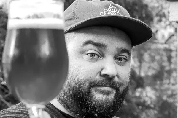 Известный блогер пытался спасти унесенную в море девушку, но утонул