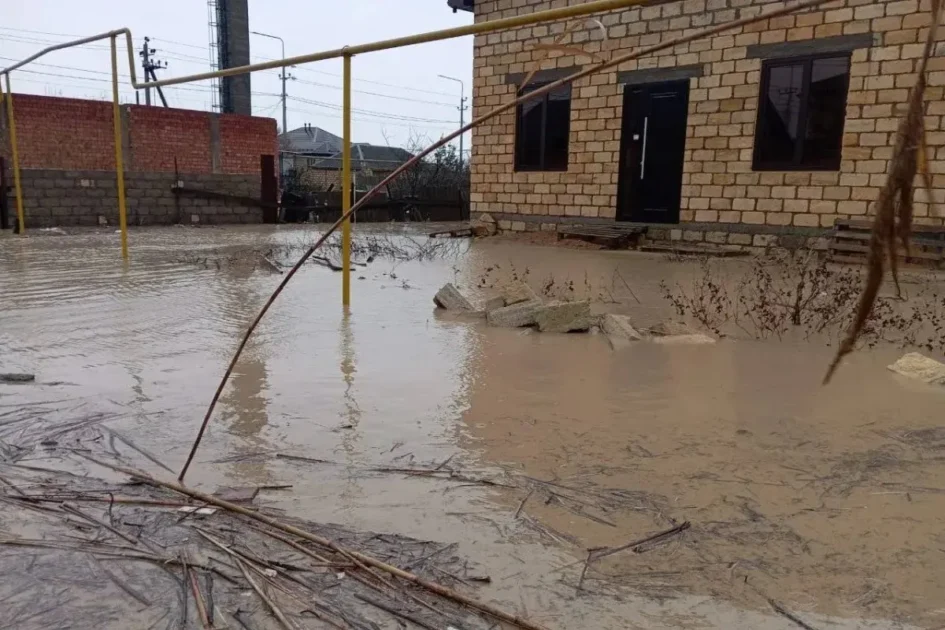 Тысячи людей остались без света из-за сильнейшего за 100 лет наводнения в Дагестане