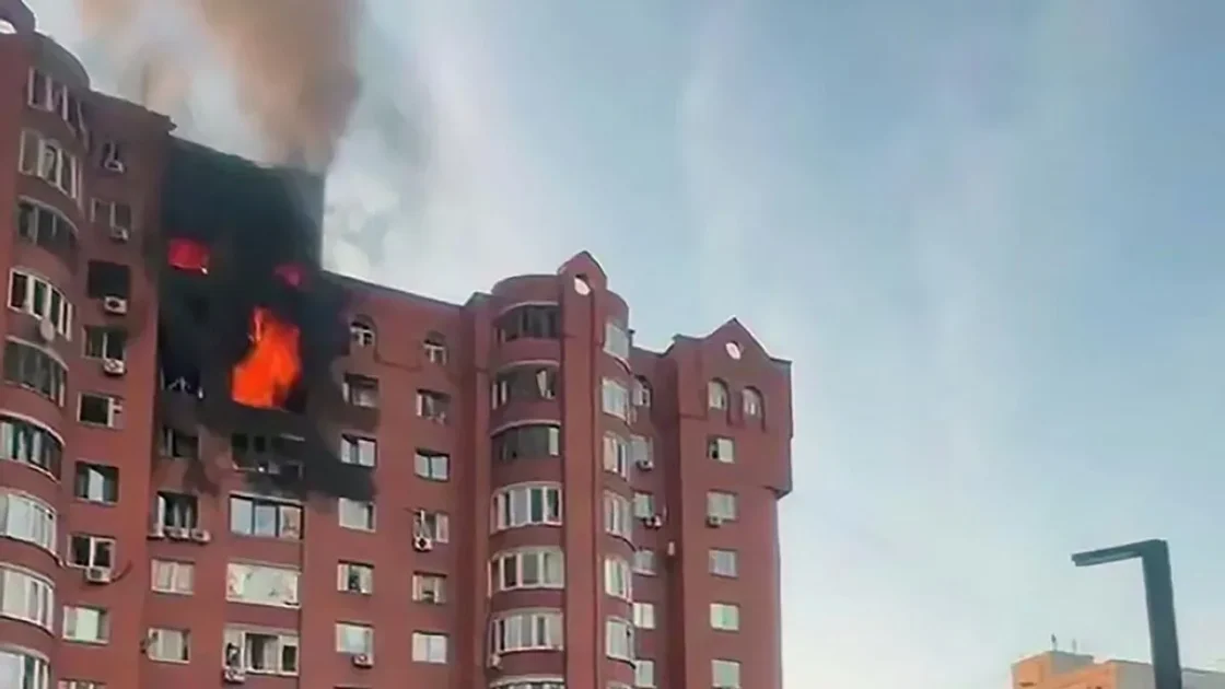 Очевидец рассказала о моменте удара беспилотника по многоэтажке в Уфе
