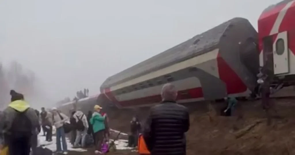 Раскрыты детали про ехавших в перевернувшемся под Ульяновском поезде пассажирах