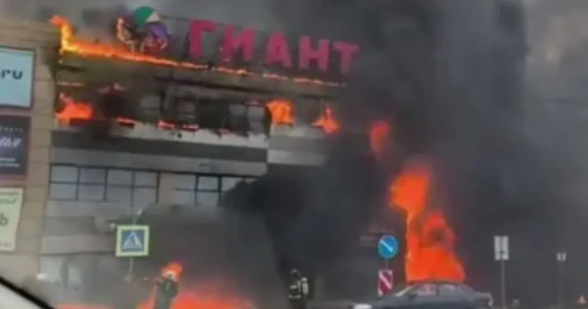 Торговый центр загорелся в Калининграде Торговый центр загорелся в Калининграде