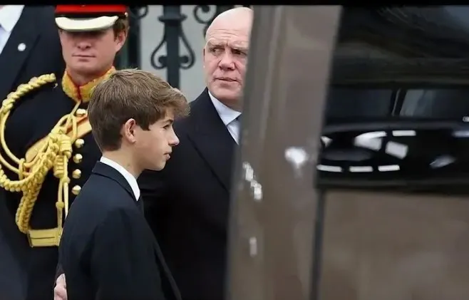 На пасхальной службе в Виндзорском замке заметили таинственного принца