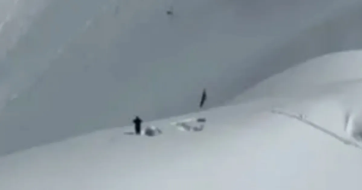 Люди застряли на самой высокой метеостанции Европы