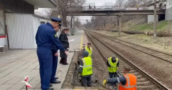 Перрон рухнул под ногами пассажиров во Владивостоке