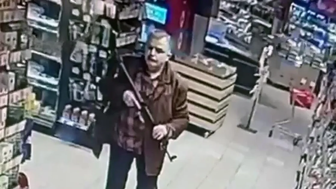 В Киеве неизвестный открыл стрельбу по прохожим