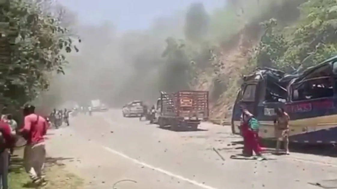 Террористы взорвали шоссе в Колумбии